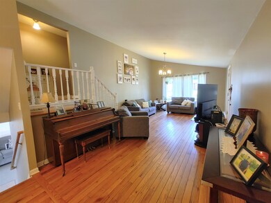 1429 Kings Rd, Carpentersville, IL 60110 - photo 5