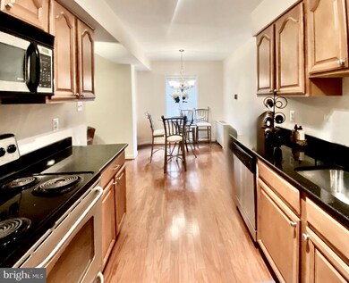 3330 Spring Ln unit D10, Baileys Crossroads, VA 22041 - photo 4