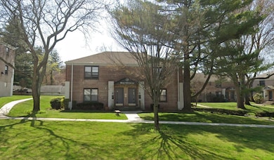 13 W Mill Dr unit 1A, Great Neck, NY 11021 - photo 2