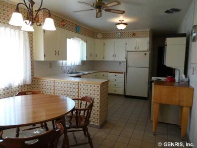 Kitchen Spacious Eat In Kitchen
