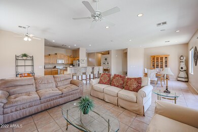 Living & Kitchen