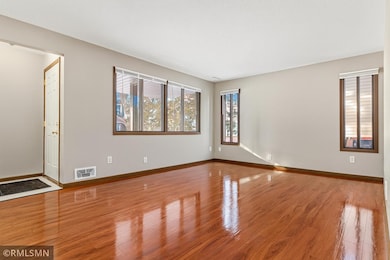 2451 Wimbledon Bay, Woodbury, MN 55125 - photo 4