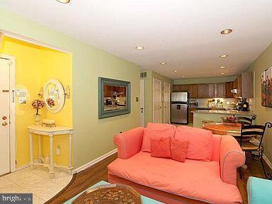 5704 Brewer House Cir unit T-, Rockville, MD 20852 - photo 3