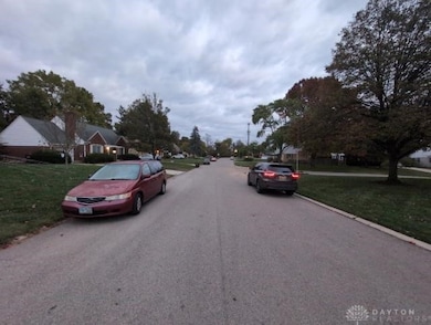 332 N Bromfield Rd, Dayton, OH 45429 - photo 4