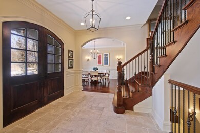 SPACIOUS FOYER