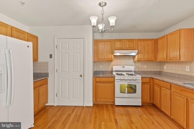 8243 Lyndhurst St, Laurel, MD 20724 - photo 3