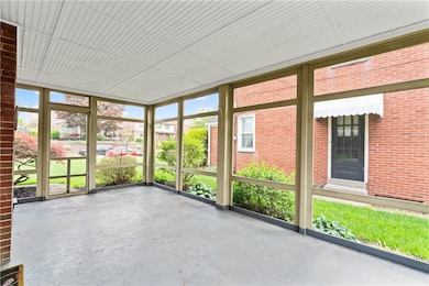 A great screened in porch located off of the livin