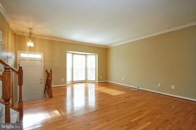 8100 Madrillon Springs Ln, Vienna, VA 22182 - photo 4