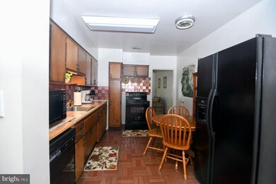 1206 Van Buren Dr, Fort Washington, MD 20744 - photo 2