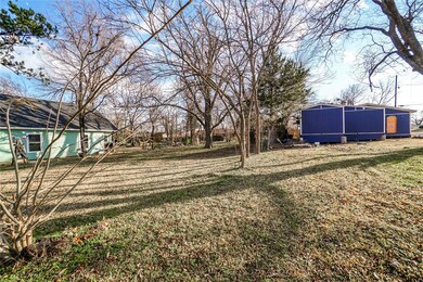 624 W Johnson St, Denison, TX 75020 - photo 6