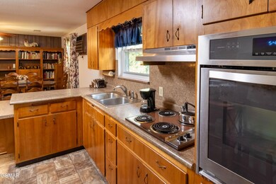 1121 Mayors Dr, Sevierville, TN 37862 - photo 3