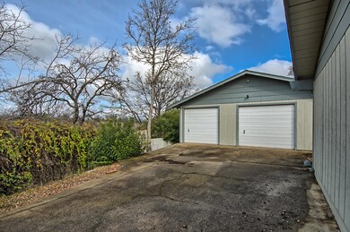 3440 Summit Dr, Redding, CA 96001 - photo 5