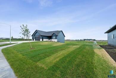 5601 E Morningside Cir, Sioux Falls, SD 57110 - photo 3