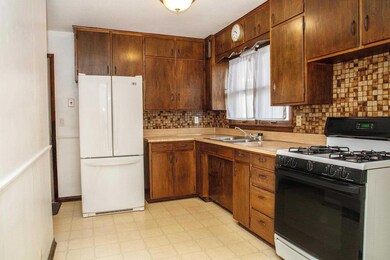 1260 Sheldon St, Waterloo, IA 50701 - photo 6