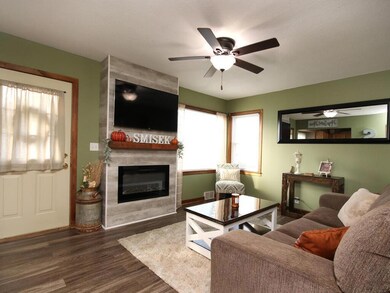 107 2nd St NW Montgomery MN 56069 USA-004-024-Livi