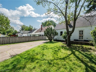 19121 Raymond St, Maple Heights, OH 44137 - photo 7