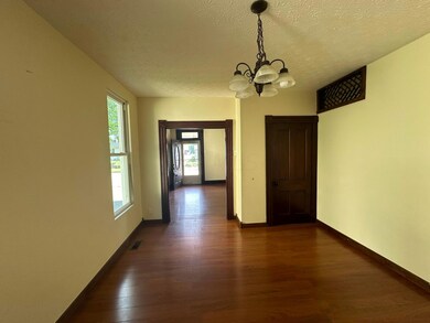 327 Watt St unit 327 1/2, Circleville, OH 43113 - photo 7