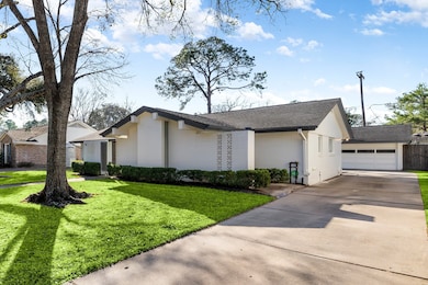 10015 Burgoyne Rd, Houston, TX 77042 - photo 4