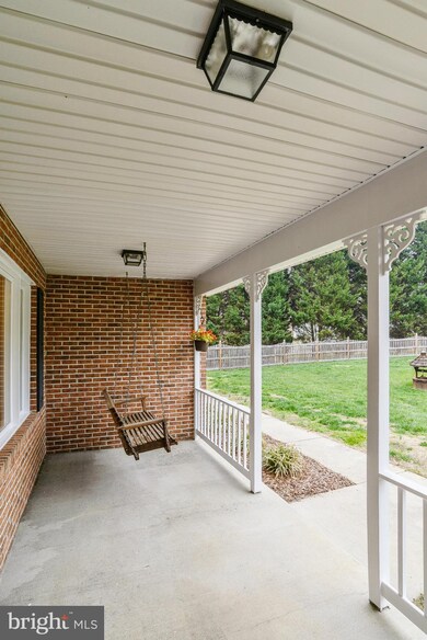 1960 Quiet Meadows Ct, Huntingtown, MD 20639 - photo 4