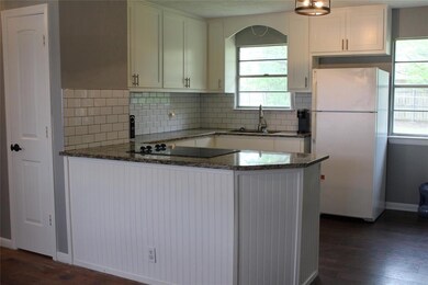 708 Carver St, Whitesboro, TX 76273 - photo 6