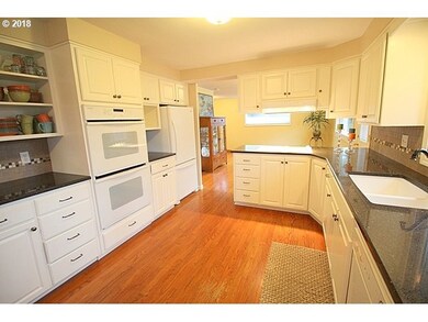 1094 President St, Eugene, OR 97401 - photo 3