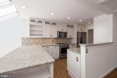 10718 Brewer House Rd, Rockville, MD 20852 - photo 6