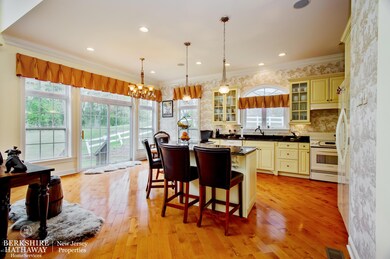 06_4SchneiderCt_191_KitchenBreakfastRoom
