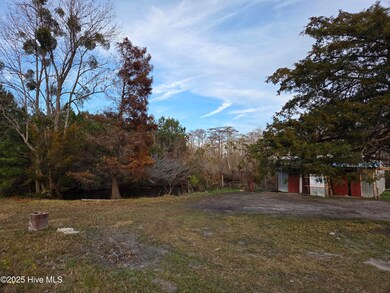 323 E Chatham St, Newport, NC 28570 - photo 5