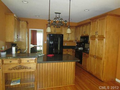Kitchen - Newly remodeled!