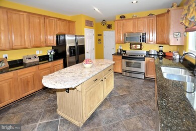 7725 White Willow Ct, Springfield, VA 22153 - photo 6