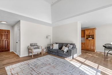 2828 W Whiteside -7
