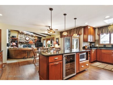 801 Shiloh Cir, Naperville, IL 60540 - photo 5