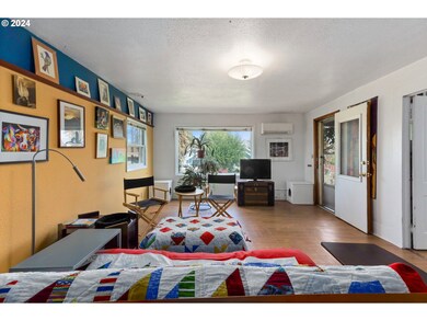 1810 E 9th St, the Dalles, OR 97058 - photo 4