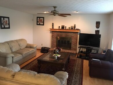 869 Falkirk Ct-3