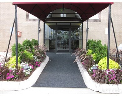 Horizon East unit 701, Watertown, MA 02472 - photo 2