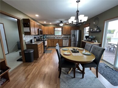 9826 N Country Dr, Effingham, IL 62401 - photo 7