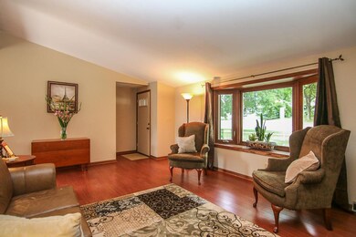 375 Sterling Dr, Oregon, WI 53575 - photo 2