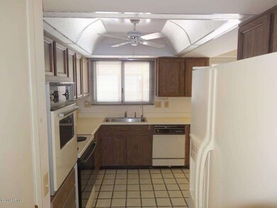 06 Kitchen 11139 W Venturi