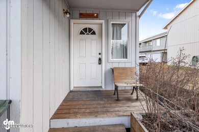 04-Front Exterior_813A4364-2