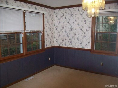 Formal Dining Room. Carpet.