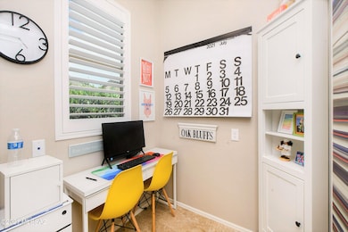 OFFICE SPACE OFF KITCHEN / BONUS