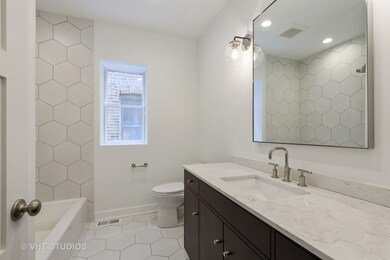 2238 W Argyle St unit 1, Chicago, IL 60625 - photo 4