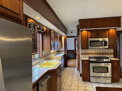 42 School St unit 2, Arlington, MA 02476 - photo 3