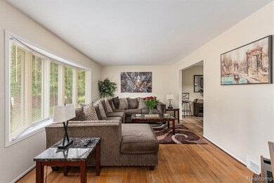 32058 Aline Dr, Warren, MI 48093 - photo 4