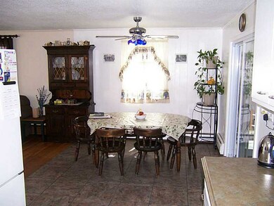 Dining Room. Large dining area adjacent to the kit