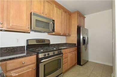 13068 Marcey Creek Rd, Herndon, VA 20171 - photo 3