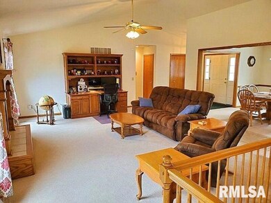 1430 W 52nd St, Davenport, IA 52806 - photo 4