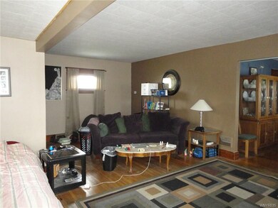 499 Downing Street, Buffalo -  living room