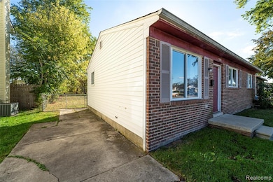 13740 Leonard Ave, Warren, MI 48089 - photo 3