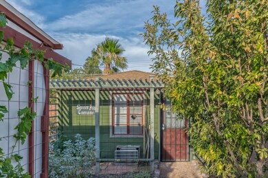 Backyard_Cottage